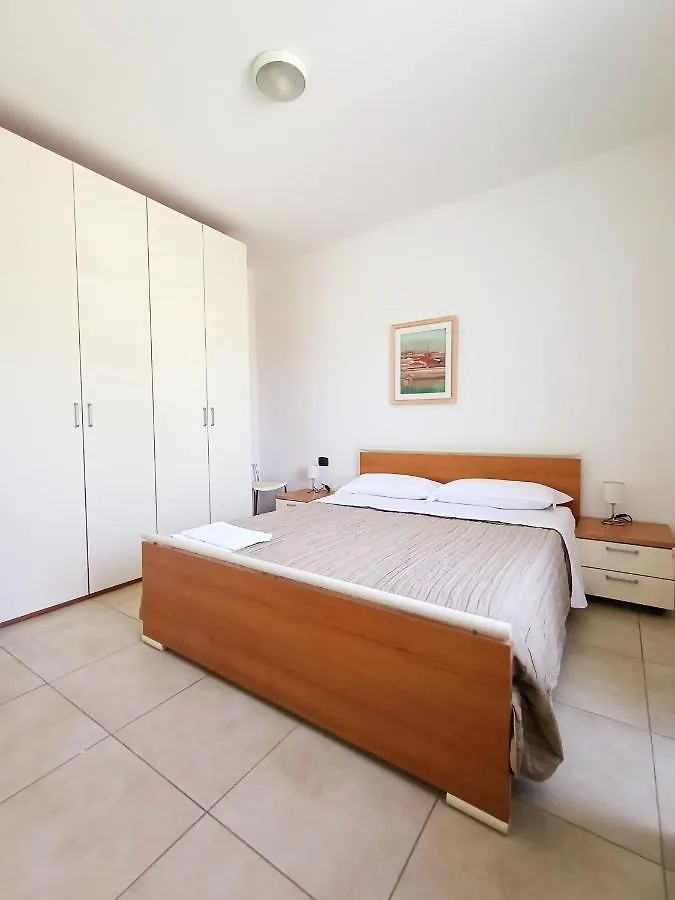 Residenza Casa Bianca Aparthotel Marina di Massa 0*,