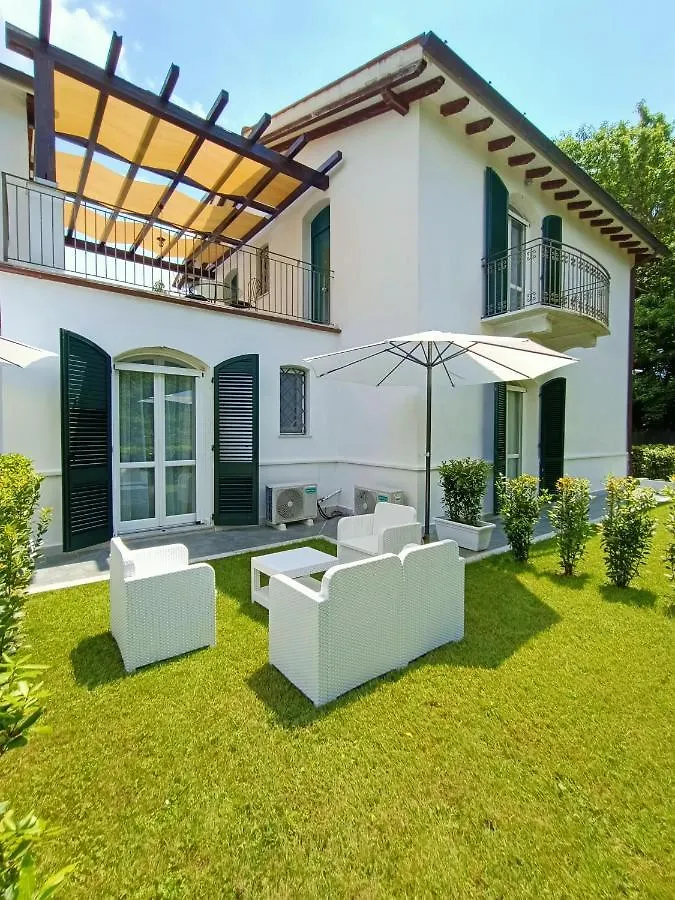 Residenza Casa Bianca Aparthotel Marina di Massa Italië